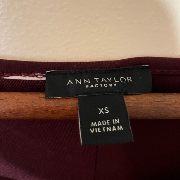 Ann Taylor long sleeve, mini dress, excellent condition, detail at neck, size XS - Picture 2 of 6